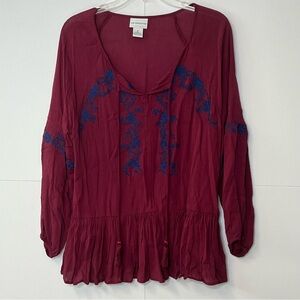Women’s Liz Claiborne Tunic Style Burgandy Embroidered Top. Size Medium.